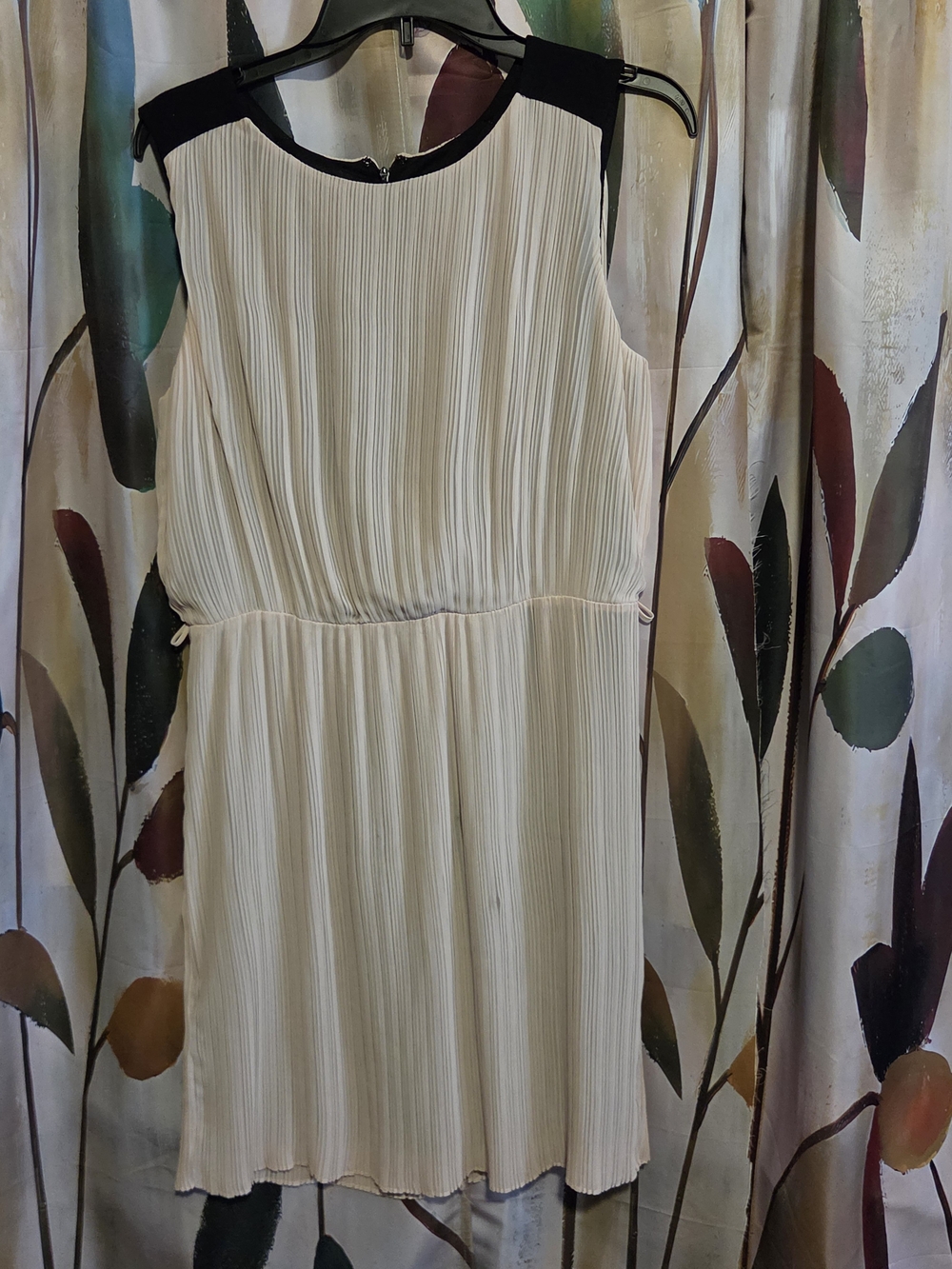 Jennifer Lopez Cream Pleated Dress with Black Shoulder Accents No Belt